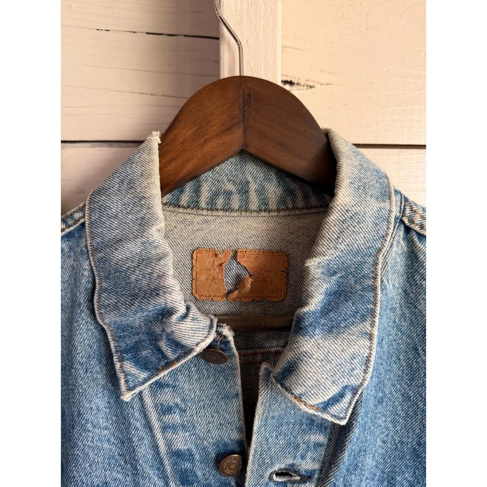 Vintage Levis 70506 0214 Denim Trucker Jacket Light Wash Blue Mens 40 Distressed